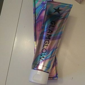 GLAM GLOW cleanser
